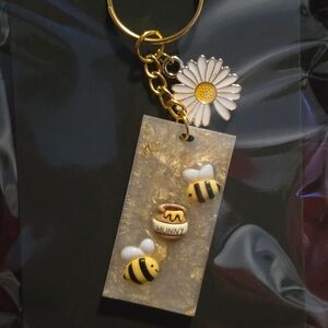Gold Daisy & Honey Bee Resin Keychain
